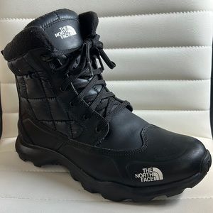The North Face boots worn once. Like new!